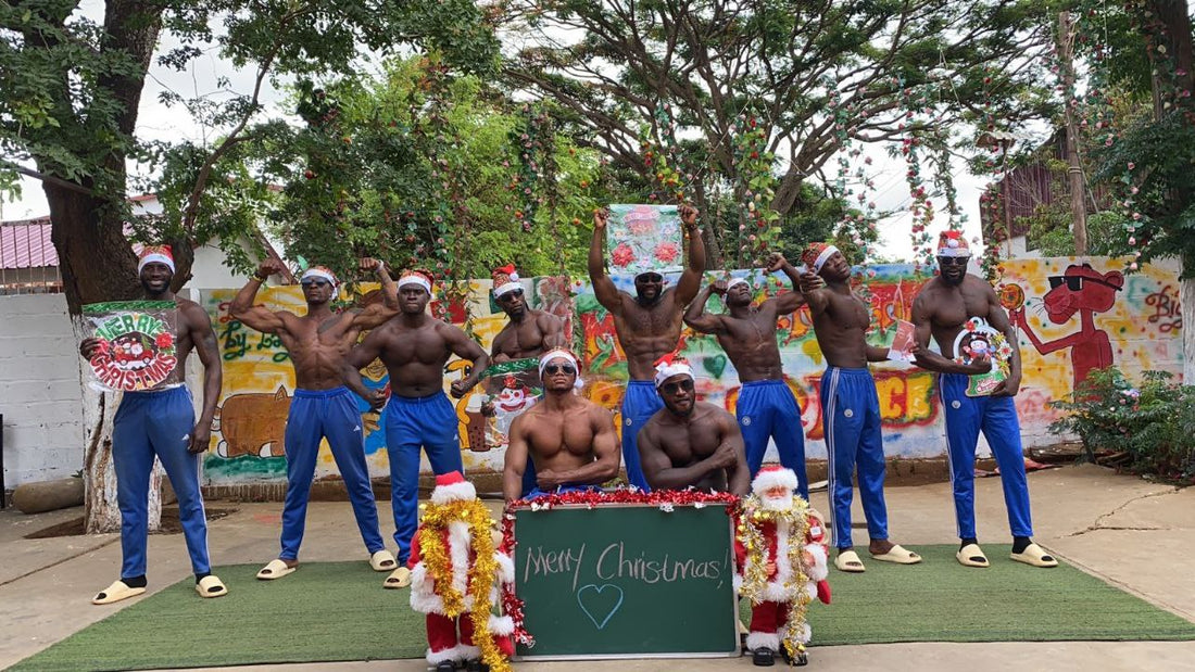 Muscular Guys video greeting dancers - photo 2