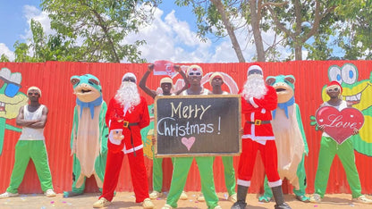 Crazy Frog video greeting dancers - photo 2