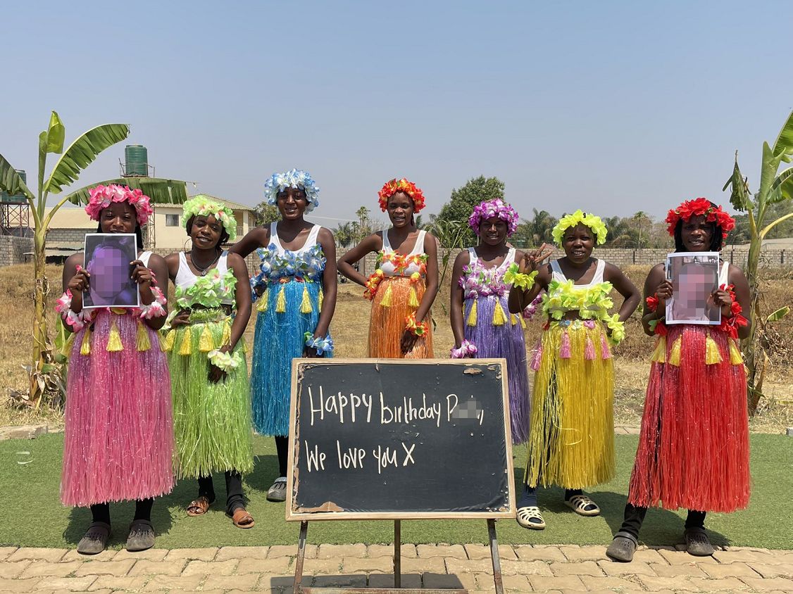 Rainbow video greeting dancers - photo 2