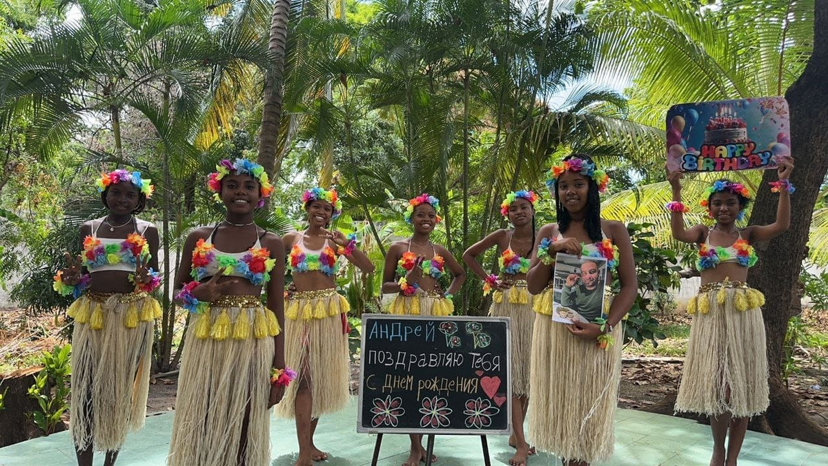 Hawaiian Girls video greeting dancers - photo 2