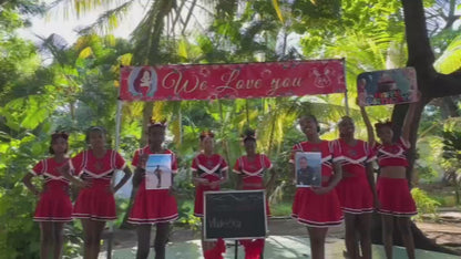 Greeting from Africa &quot;cheerleaders&quot;